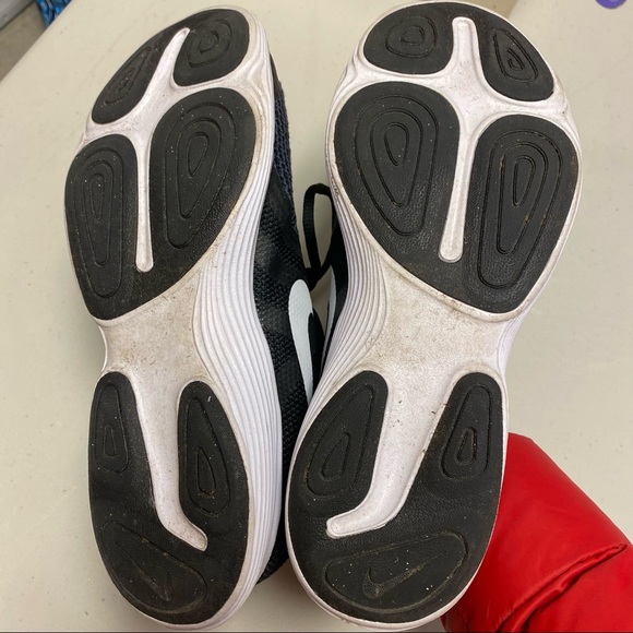 Nike Girl’s Runners, size 7 youth - Picture 5 of 6